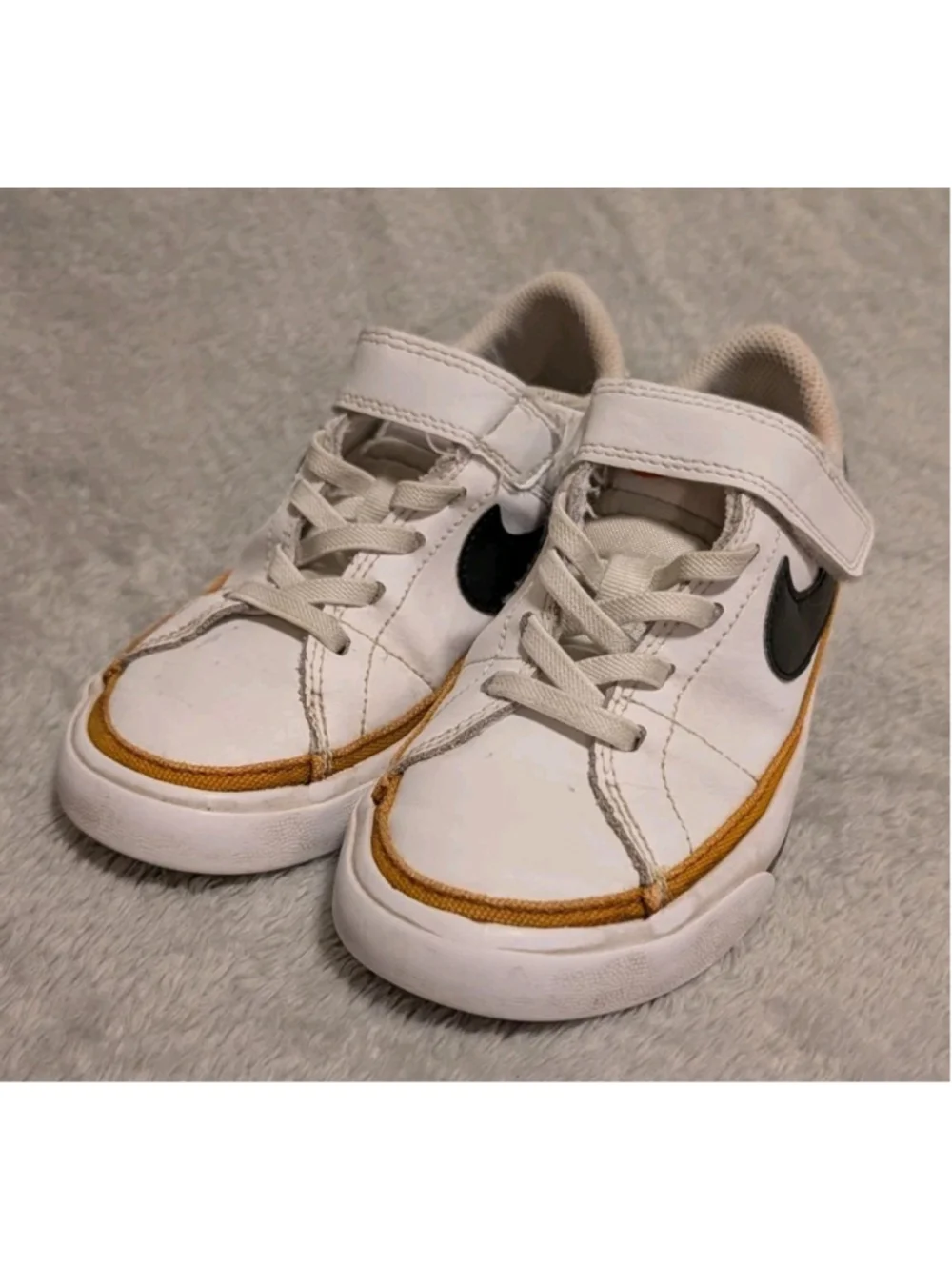 Nike Child Sneakers White Black Synthetic Hook & Loop Lace Low Top Size 12C B222